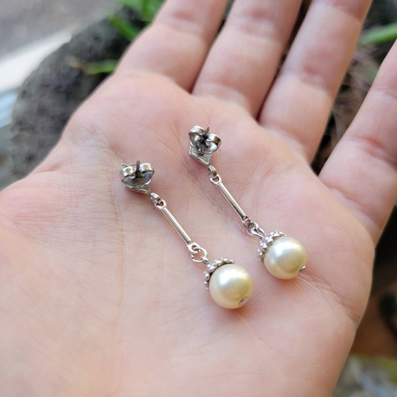 Vintage Avon Silver Simple Dainty Classic Pearl Drop Hanging Stud Earrings - Picture 8 of 16